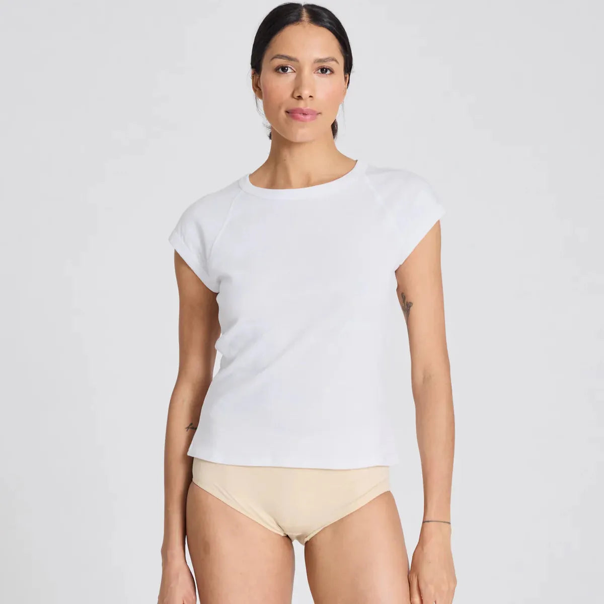 hvid t-shirt med små korte ærmer fra gai+lisva