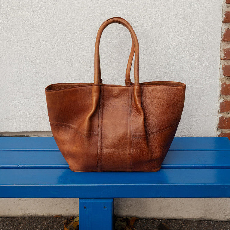 Mane, Lille Urban Skuldertaske - Walnut