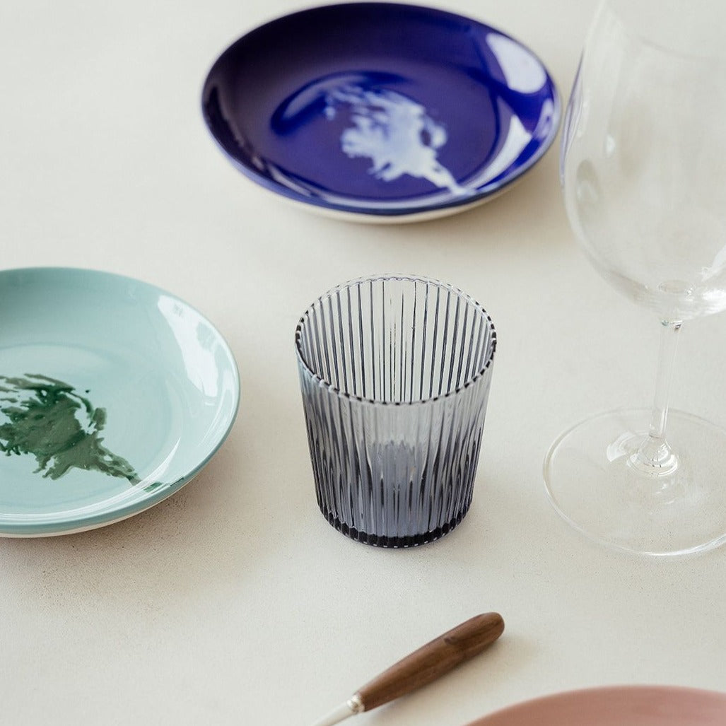 Vandglas fra Paveau Glassware. Her i farven &