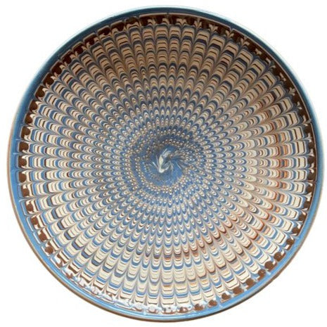 Rumænsk keramik tallerken i blå og brune farvenuancer i sit mønster