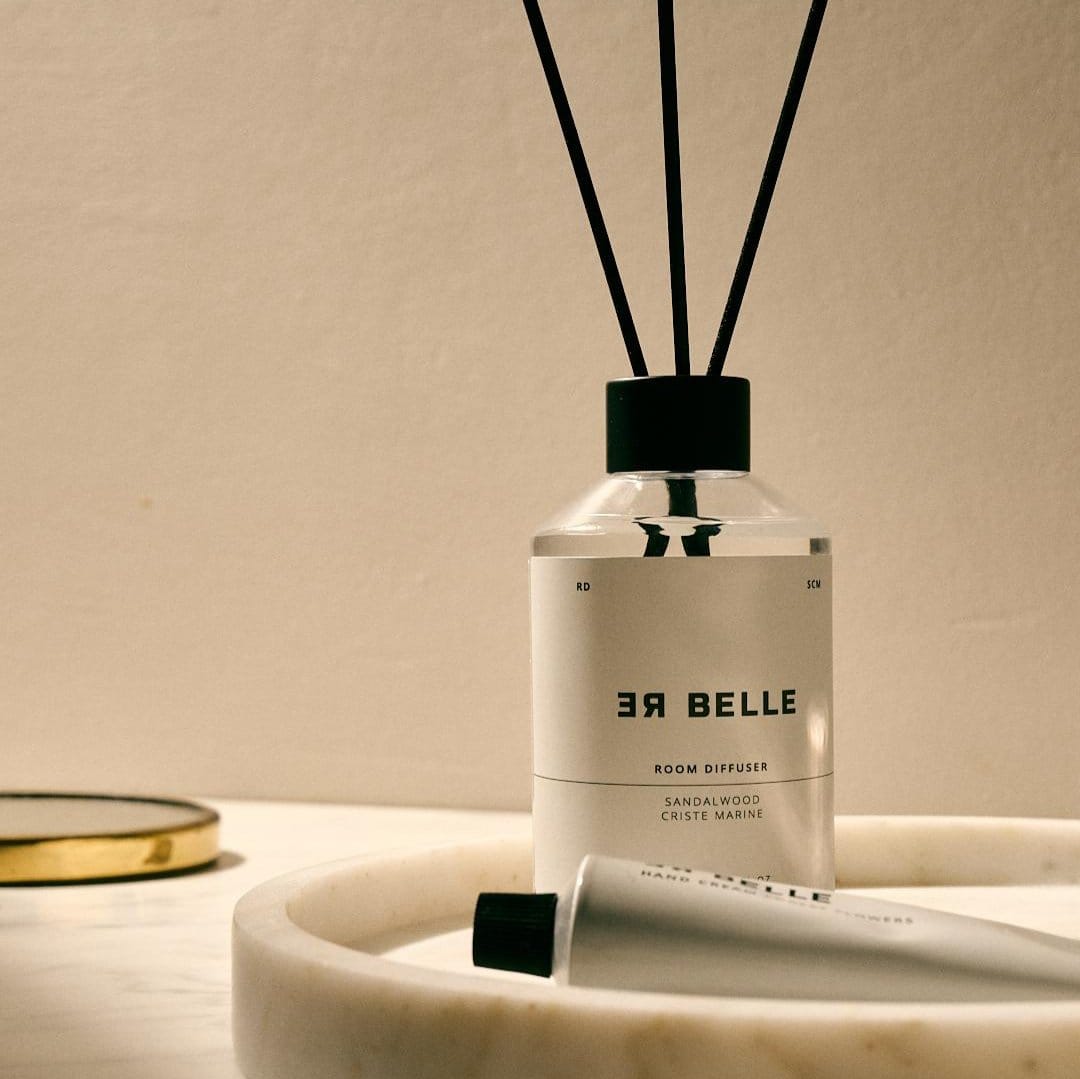 Room diffuser med sandalwood duft.