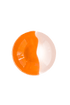 Skål med halv side som er lyserød og den anden side er orange