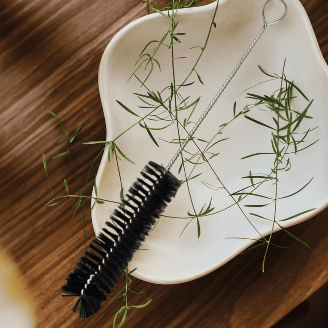 Rengøringsbørste til WallLeaf glasvaser designet til nem og effektiv rengøring