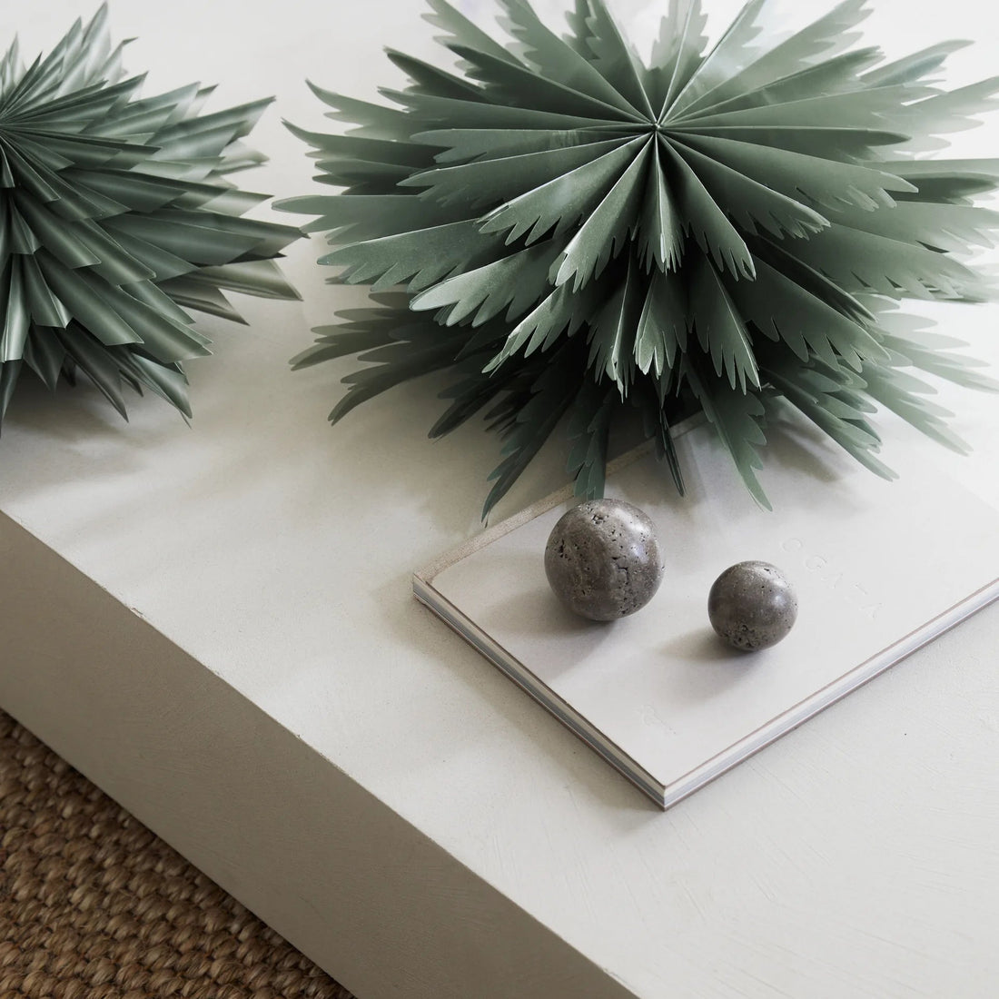 Liz er en grøn papirsstjerne fra Watt & Veke - perfekt til jul og som højtidspynt!