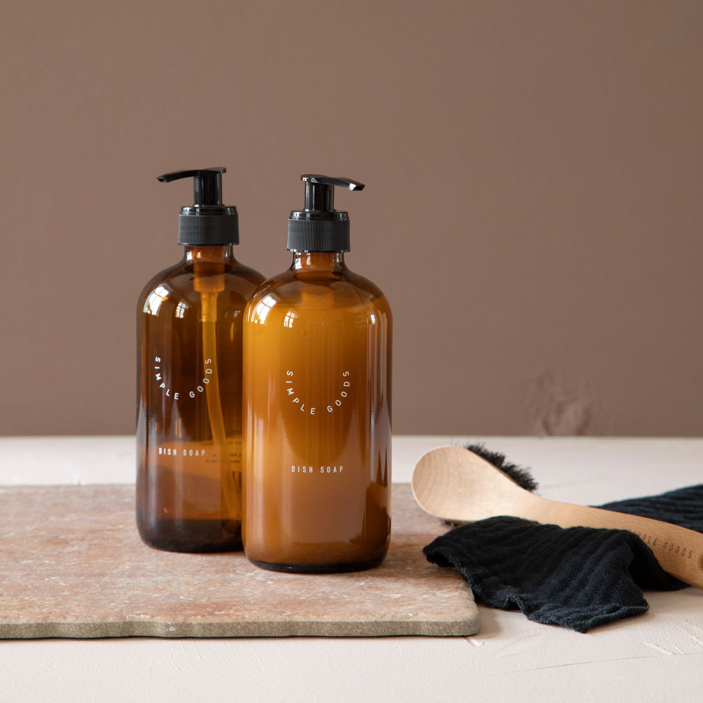 refill flasker i brun til håndsæbe og opvaskesæbe