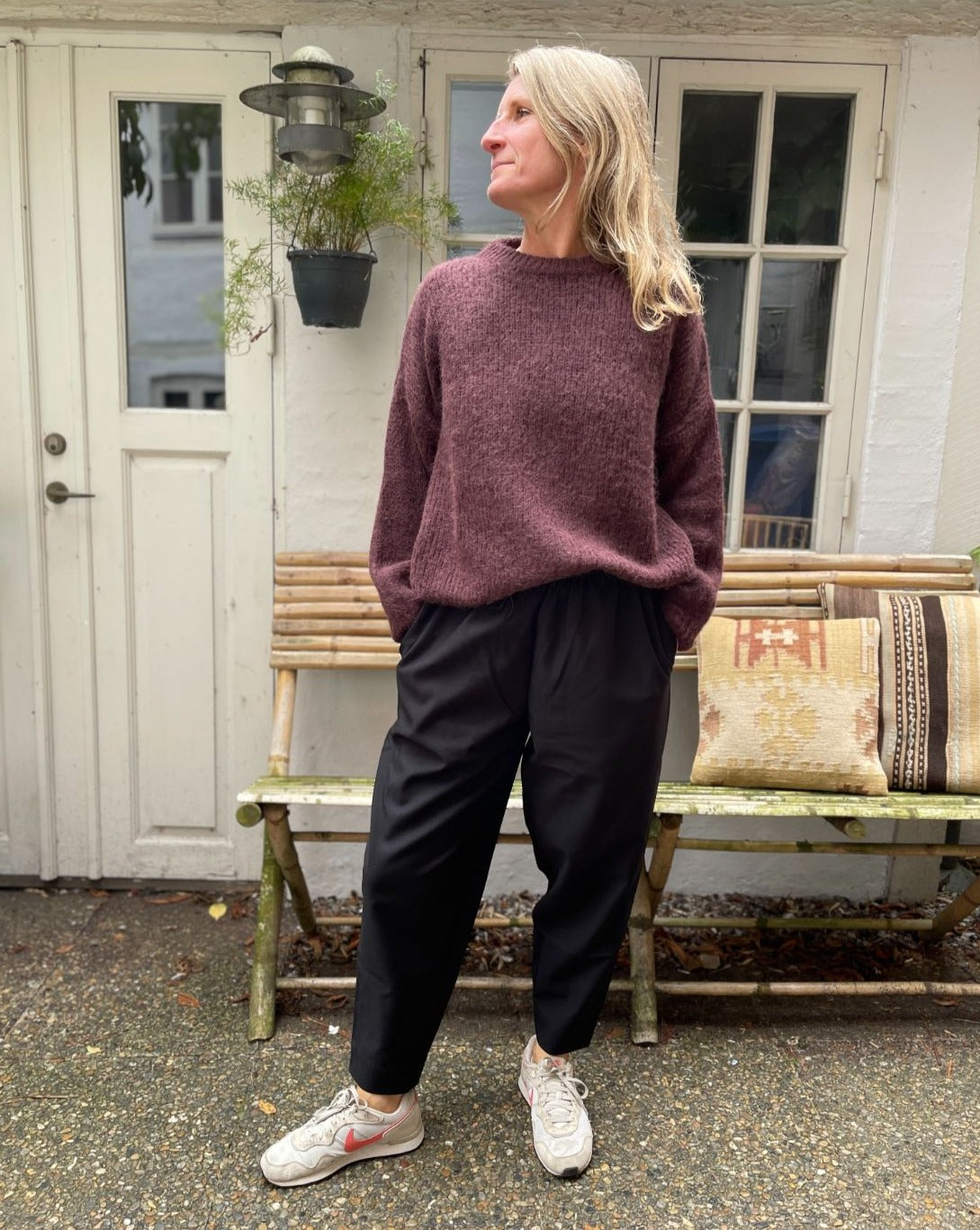 Frau, Oslo, Sorte Bukser i uldmix