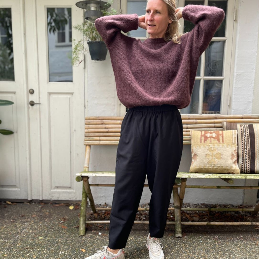 Frau, Oslo, Sorte Bukser i uldmix
