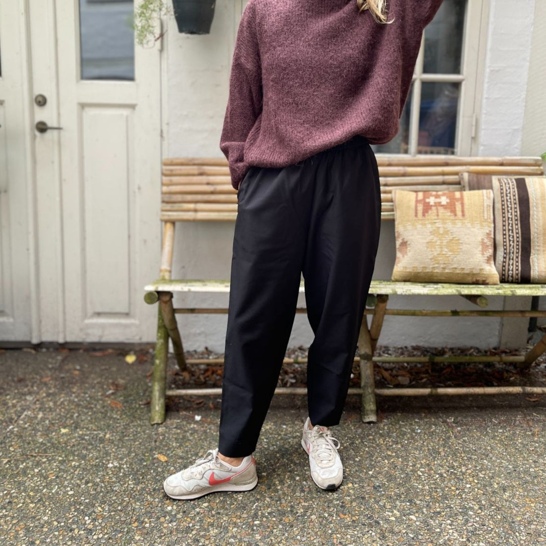 Frau, Oslo, Sorte Bukser i uldmix