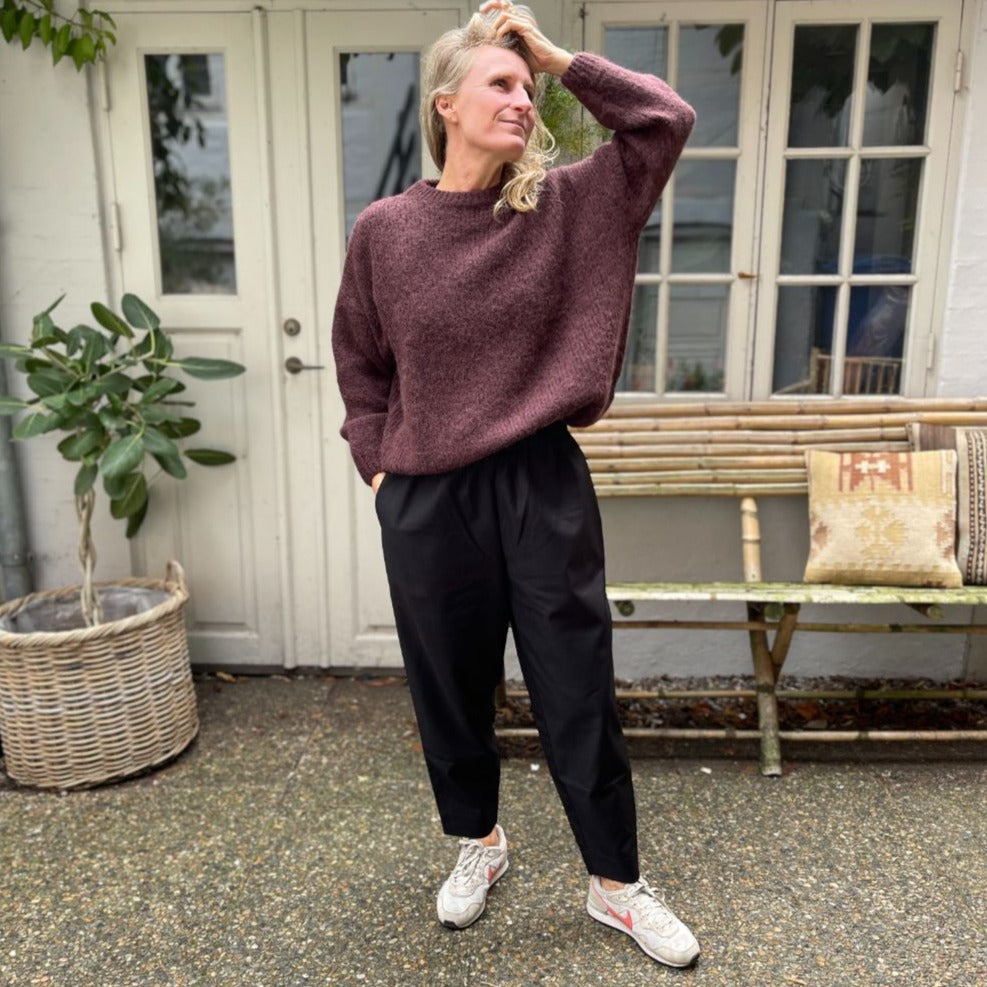 Frau, Oslo, Sorte Bukser i uldmix