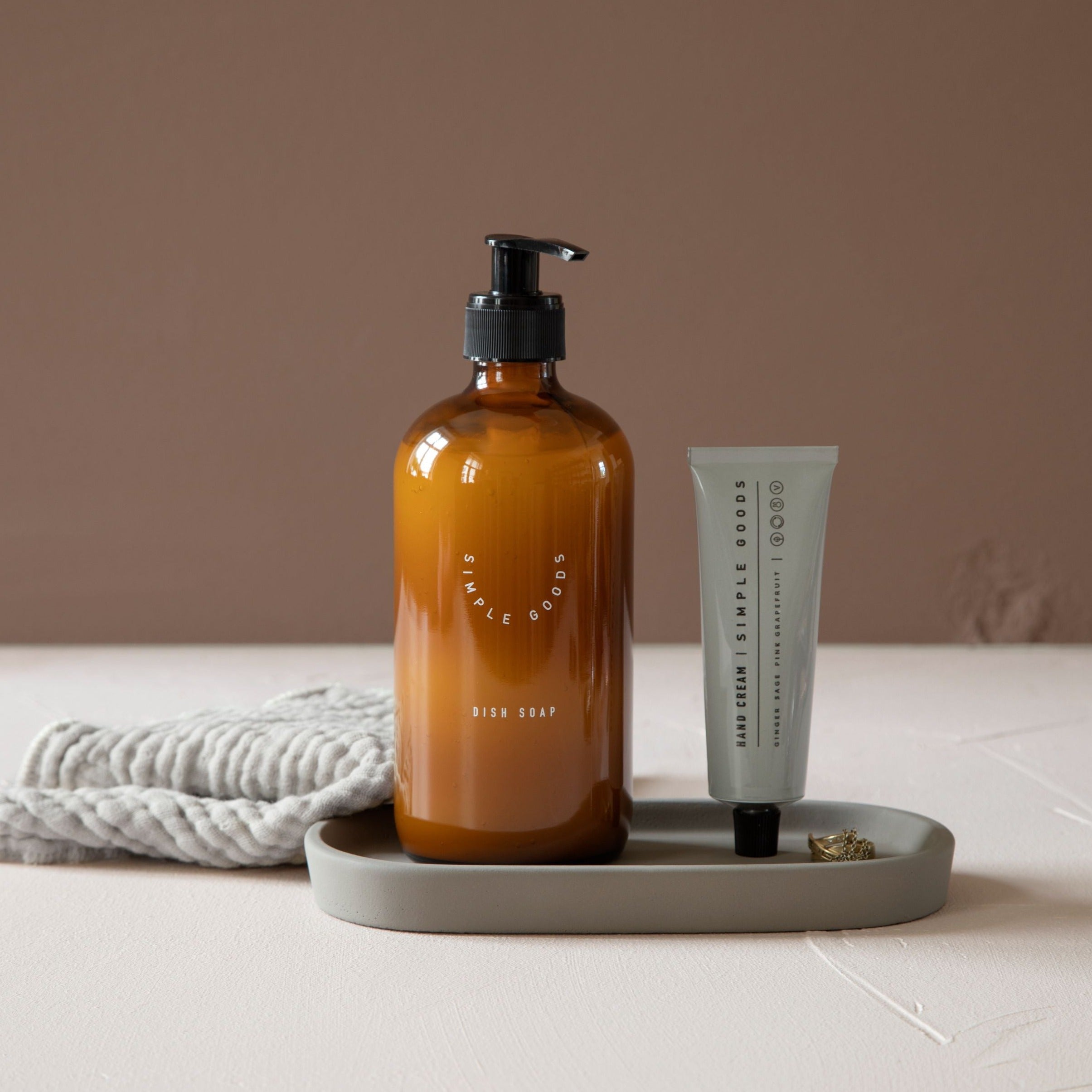 tom refill glasflaske i brun perfekt til håndsæbe