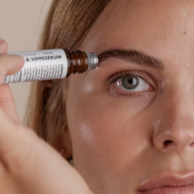 Økologisk Bryn- og Vippeserum fra Naturligolie, for fyldigere bryn og længere vipper