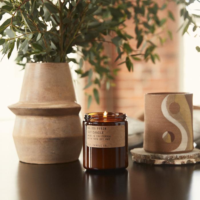 Duftlys fra PF Candle Co med duften PINON