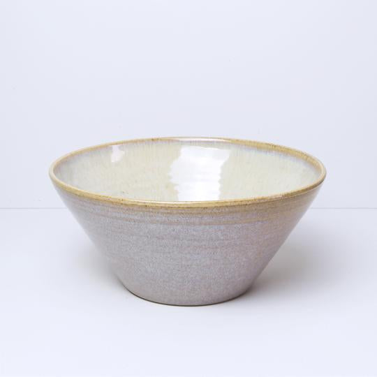 medium skål fra bornholms keramikfabrik i farven oatmeal