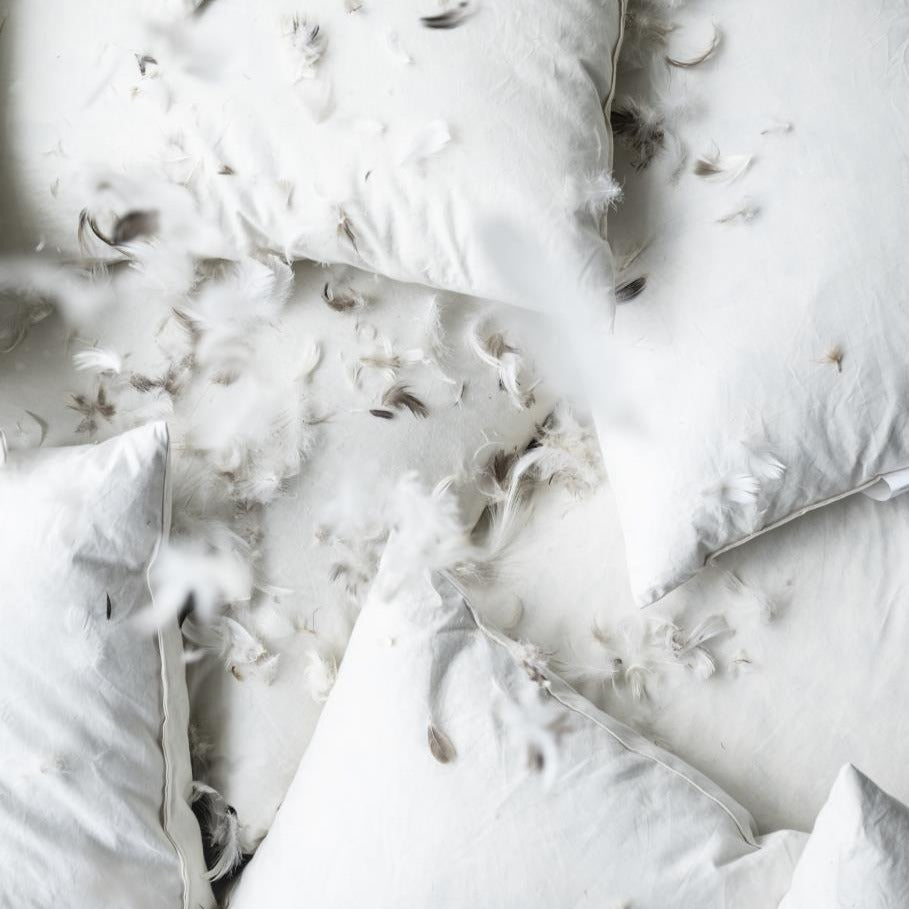 Monteringspuder med andefjer