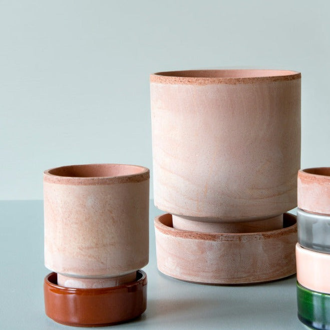 Rå terracotta urtepotter med glaserede underskåle fra Bergs Potter, Hoff Collection