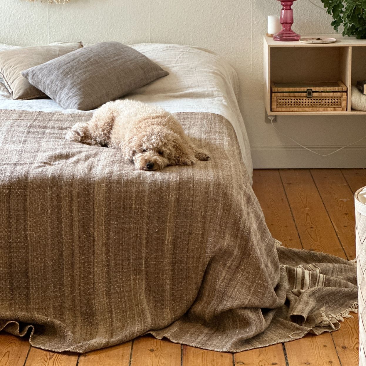 Sengetæppe i soveværelse