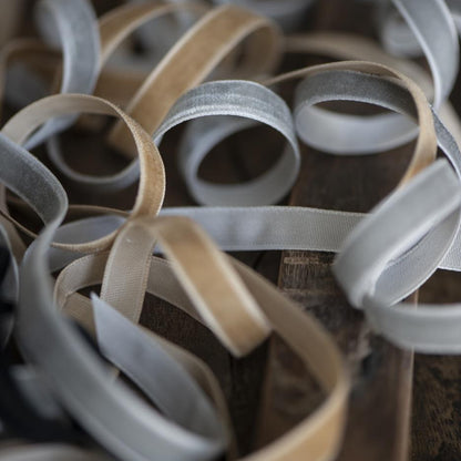 Orange/brun velour gavebånd fra Ib Laursen - perfekt til gaveindpakning