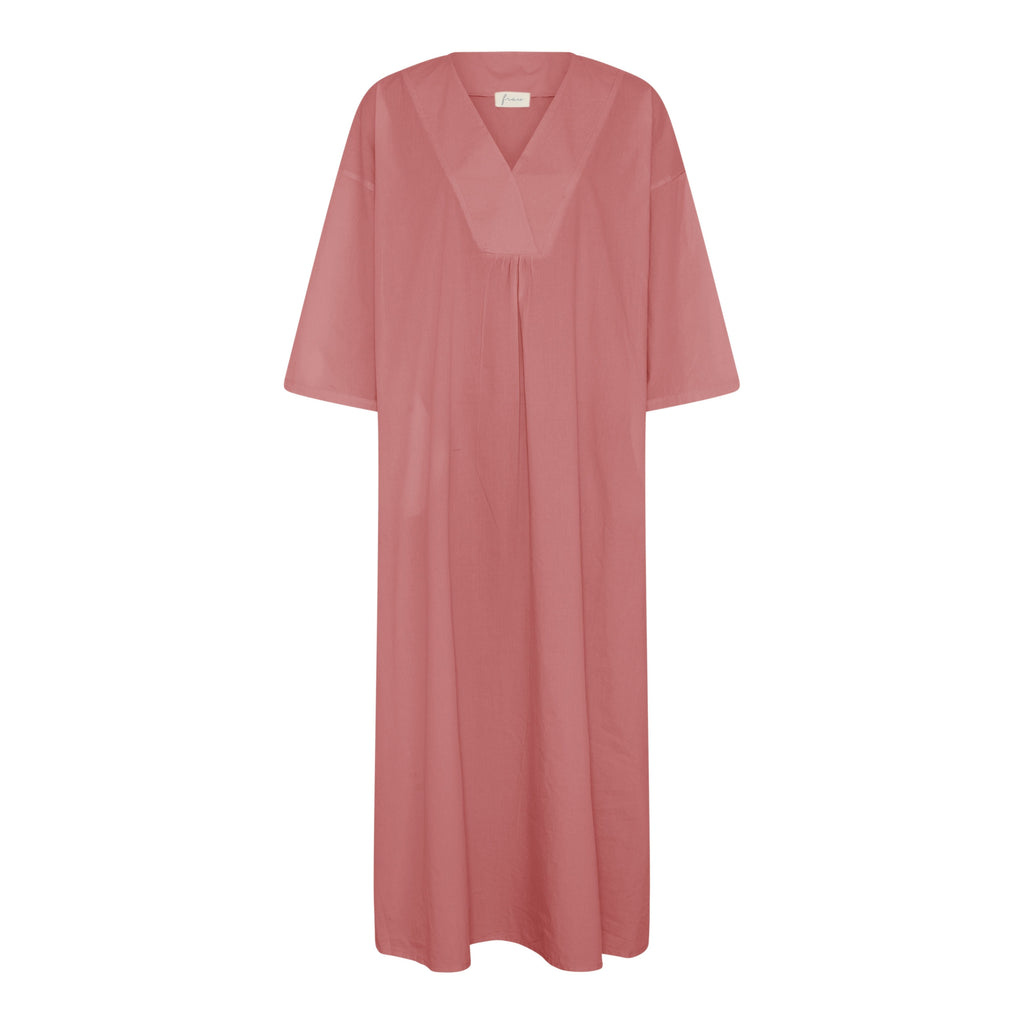 Palma er en lang, enkel kjole med V-udskæring fortil og vide kimonoærmer. Kjolen har to sidelommer. Denne er i en dyb lyserød