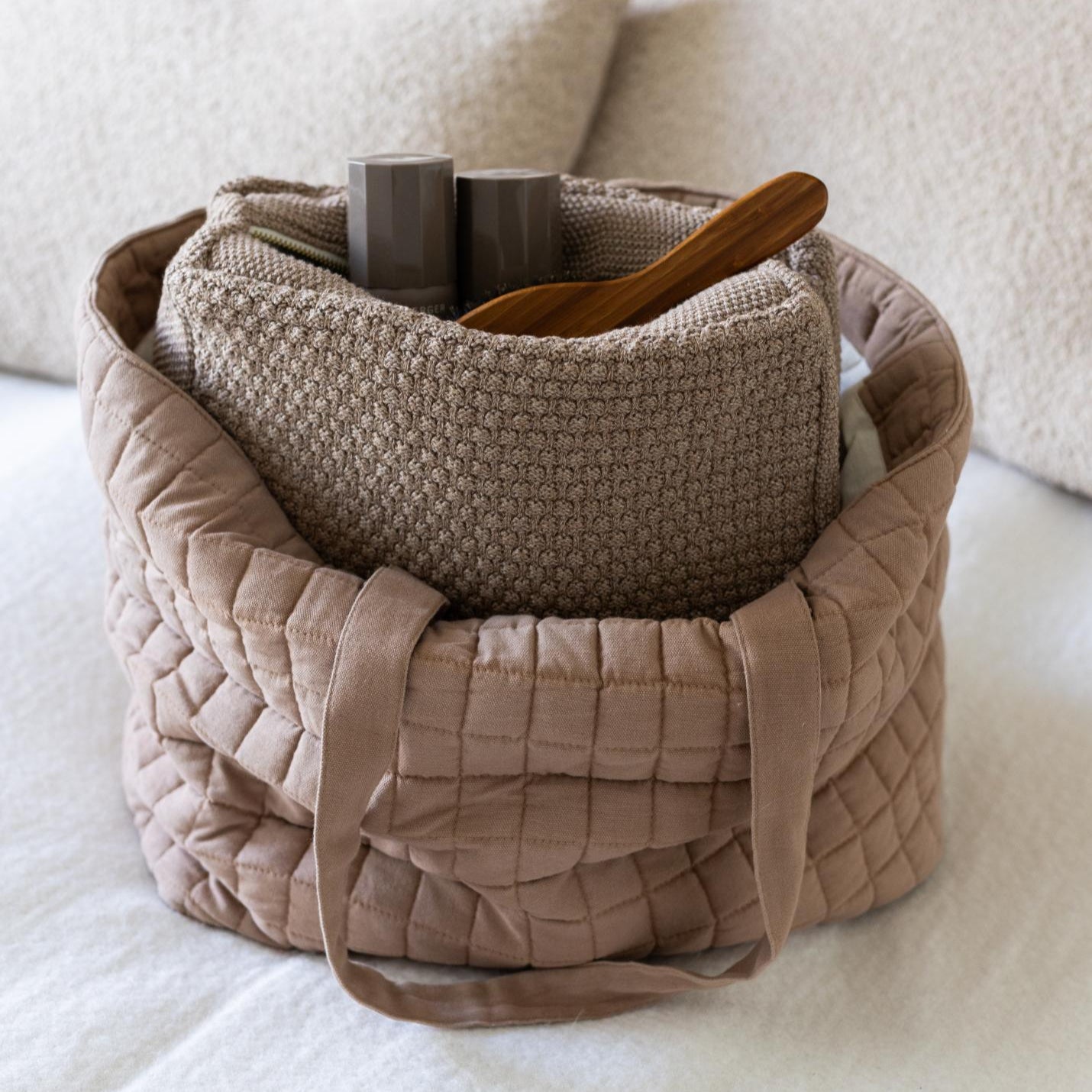 Strikket toilettaske fra By LOHN