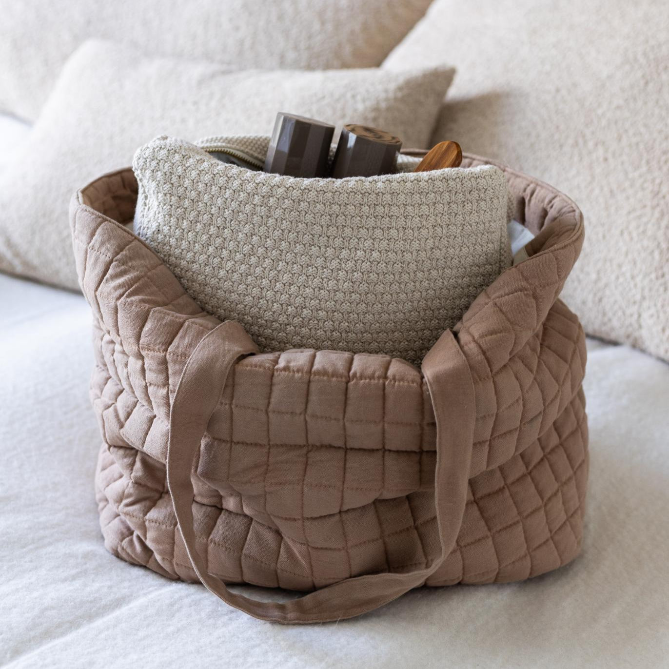 Strikket toilettaske fra By LOHN