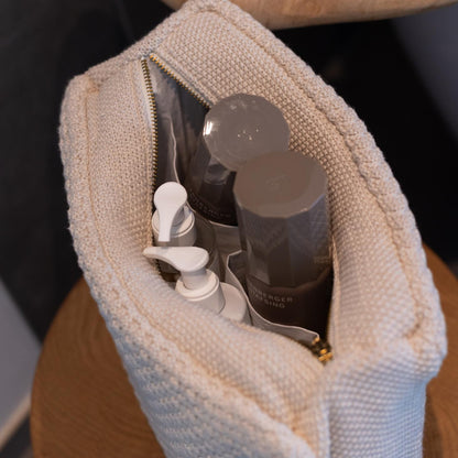 Strikket toilettaske fra By LOHN