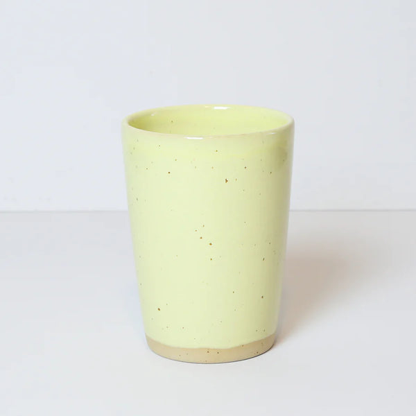 Høj ø-cup fra Bornholms Keramikfabrik i gul