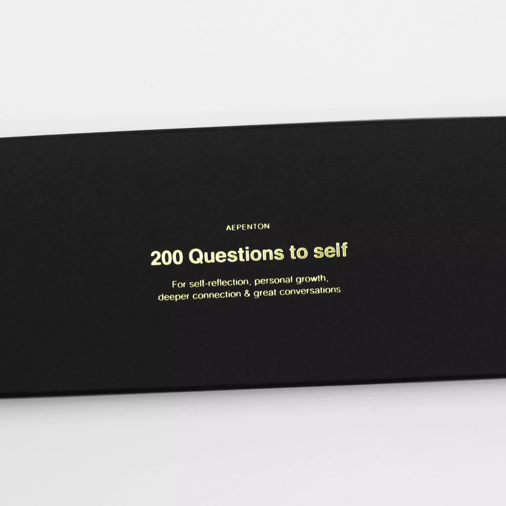 En boks fyldt med 200 spørgsmål, som du kan stille dig selv, din vennegruppe eller din kæreste