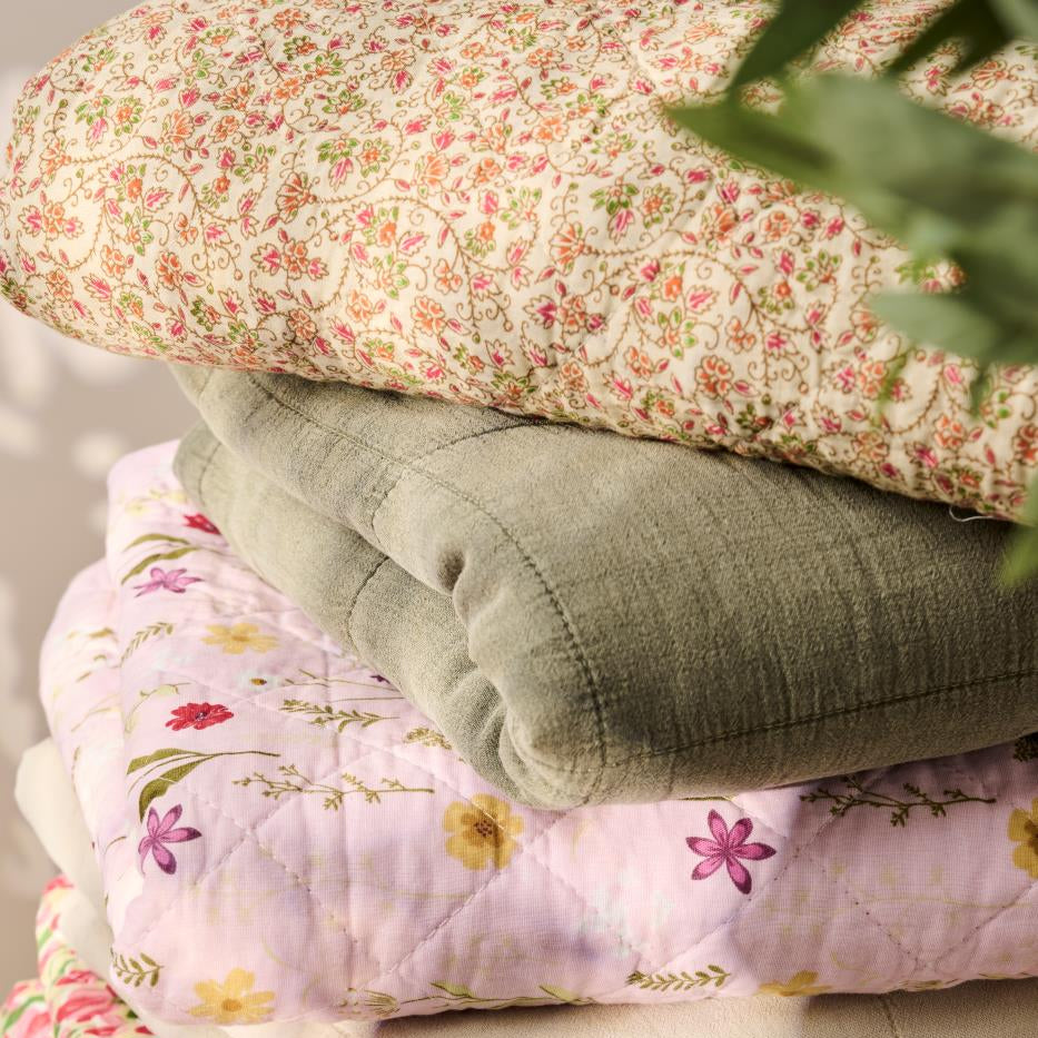 Vattæppe - Bomuld - Røde, grønne og orange blomsterranker (00)