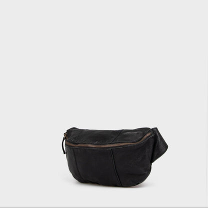 Montana bumbag i sort læder med enkelt, tidløst design og frontlynlås