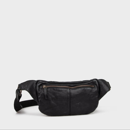 Læder bumbag fra montana i sort med blødt udtryk og rummeligt hovedrum