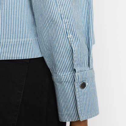 Boxy bomuldsskjorte i blå striber med manchetter og knaplukning