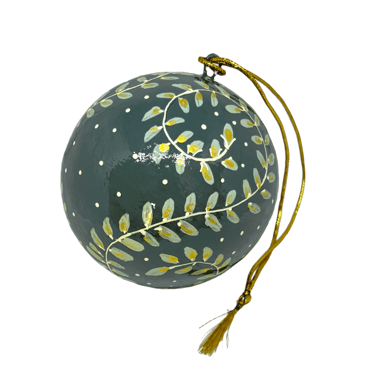 En julekugle fra Balsalens eget mærke. Denne er malet i hånden med motiv af Ella Skov. Julekuglen er i grønne farver og med motiv af små fjer. Dette er den store variant