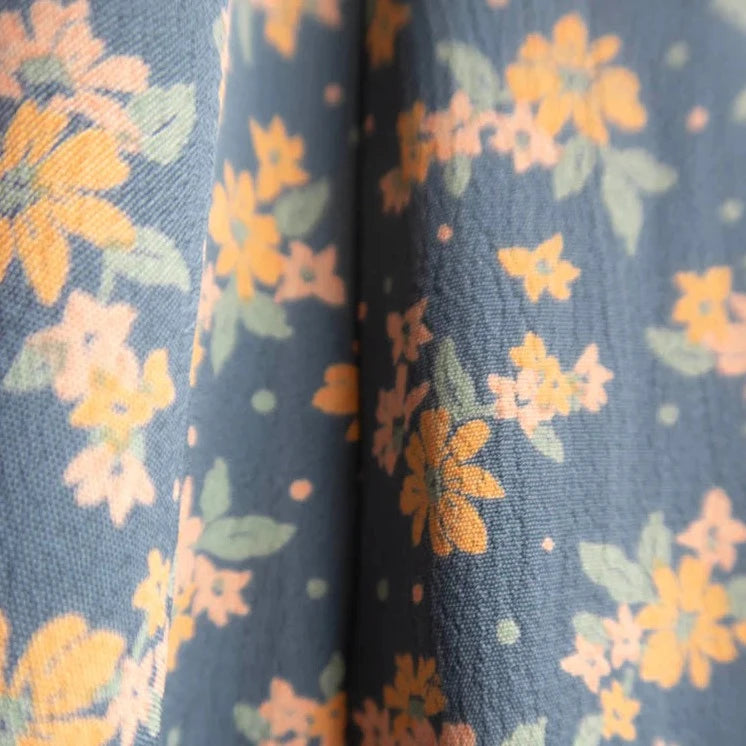 Blomstret nederdel fra Craft Sisters i blå/grøn med blomsterprint