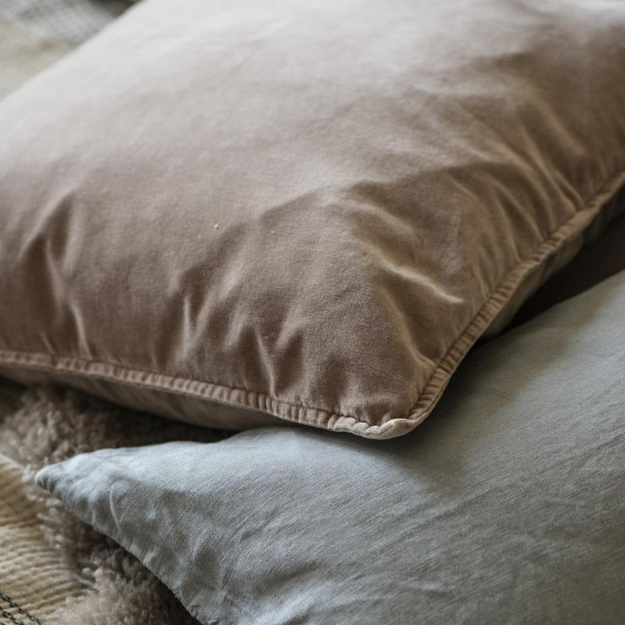Velour pude fra Ib Laursen 50x70 i farven burned rose