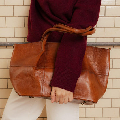 Mane, Stor Urban Skuldertaske - Walnut