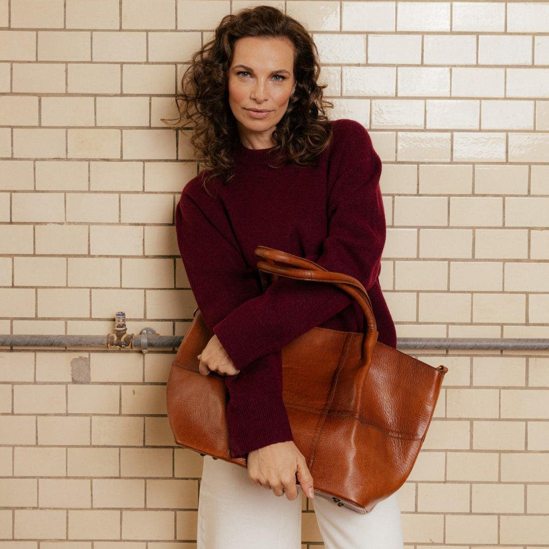 Mane, Stor Urban Skuldertaske - Walnut