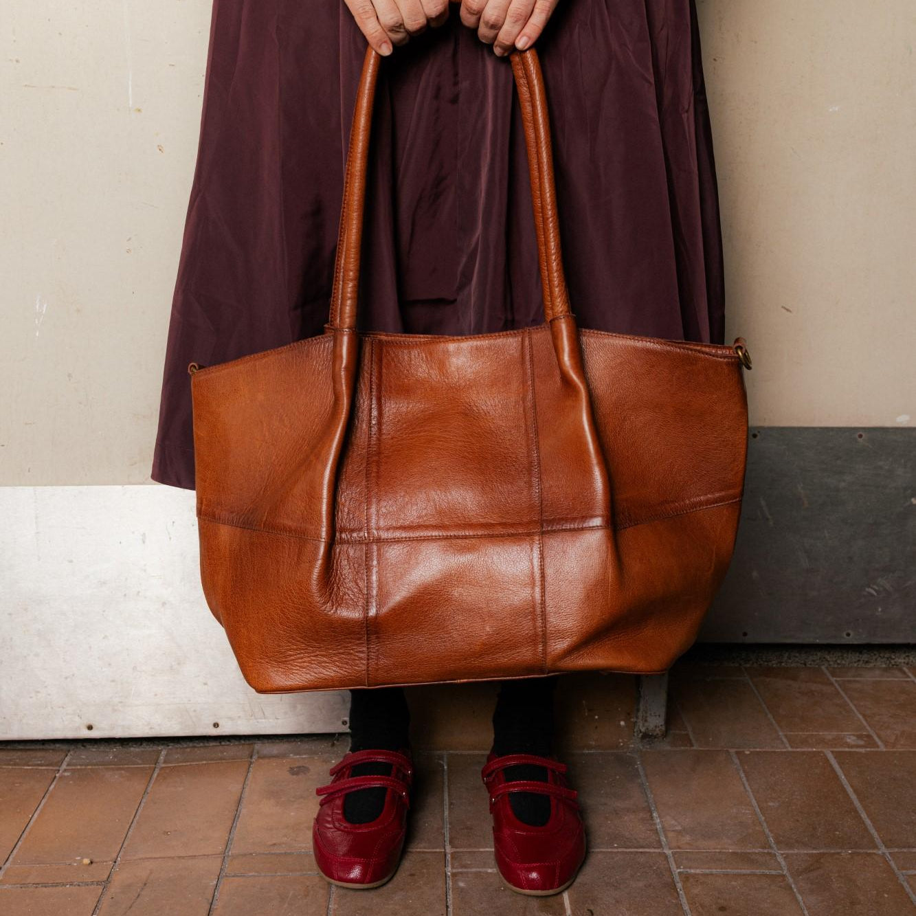 Mane, Stor Urban Skuldertaske - Walnut