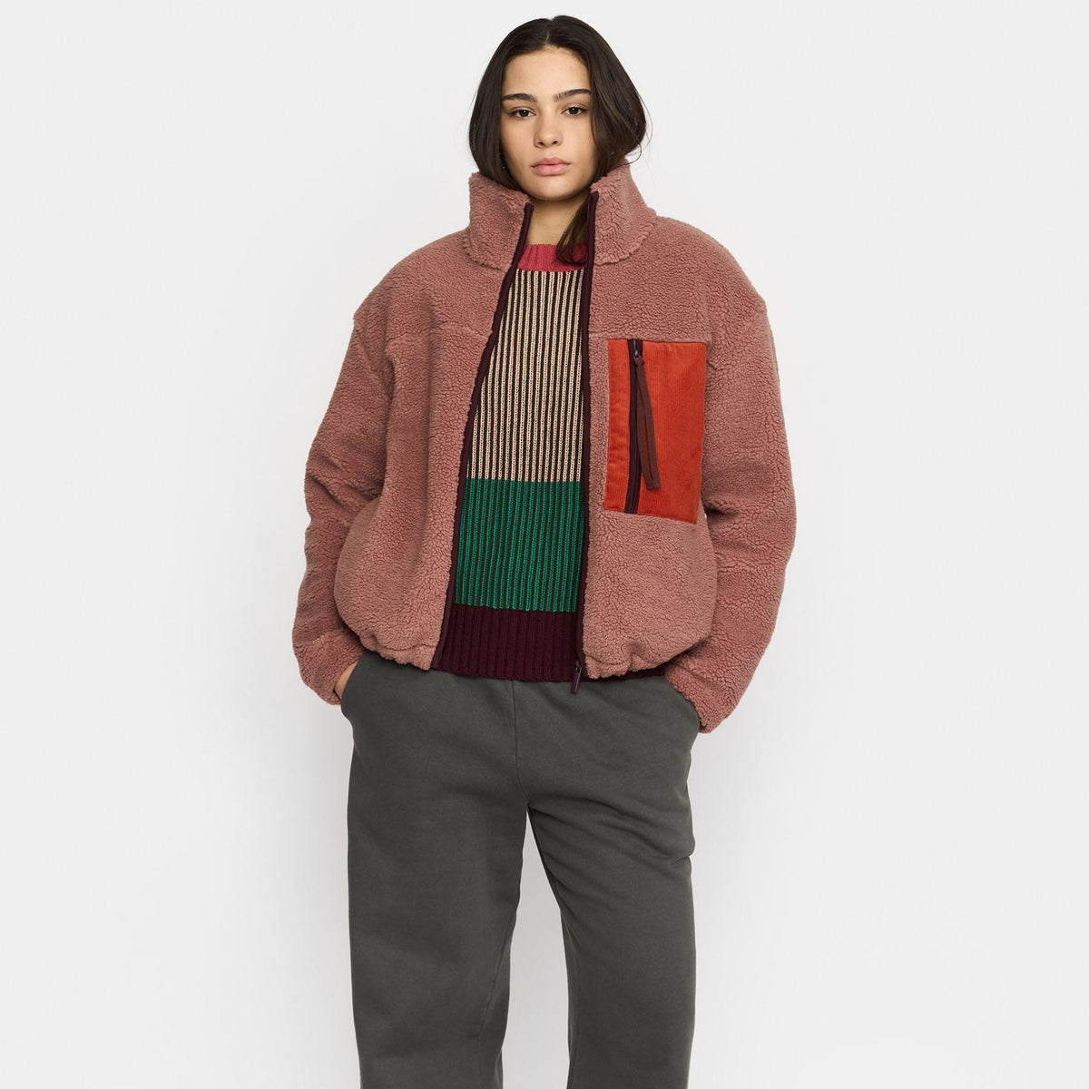 Teddy fleece jakke med høj hals og funktionelle lommer