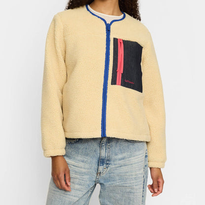 Offwhite blød fleecejakke i teddy-kvalitet med praktiske detaljer