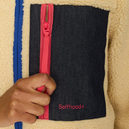 Offwhite sherpa fleece jakke med justerbar bund og afslappet fit