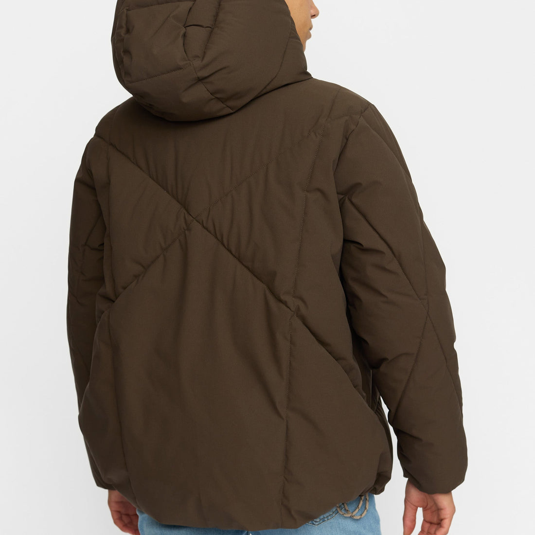 Mørkebrun dynejakke fra Selfhood - perfekt til efterår og vinter