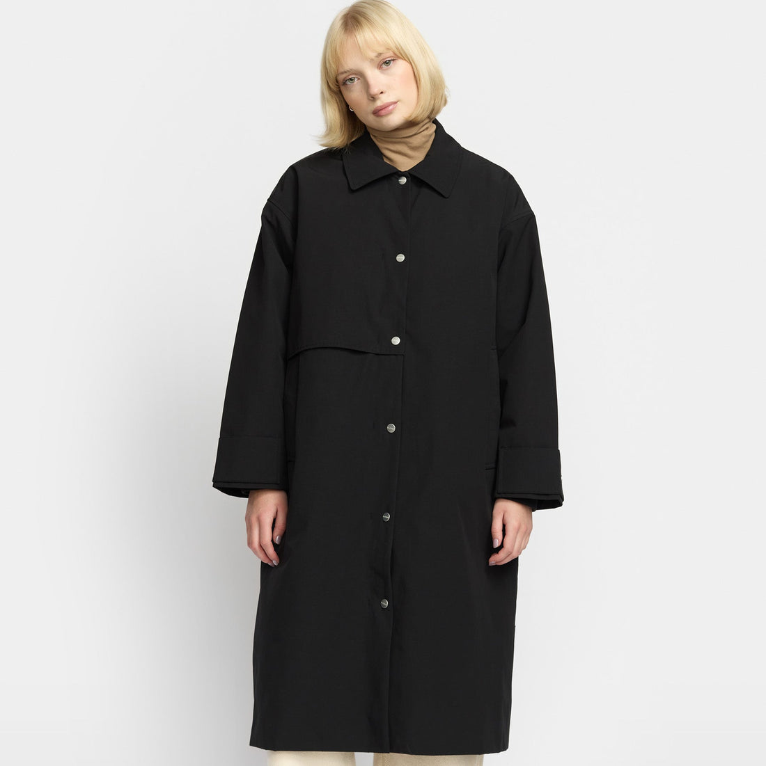 Sort trenchcoat vinterjakke fra Selfhood