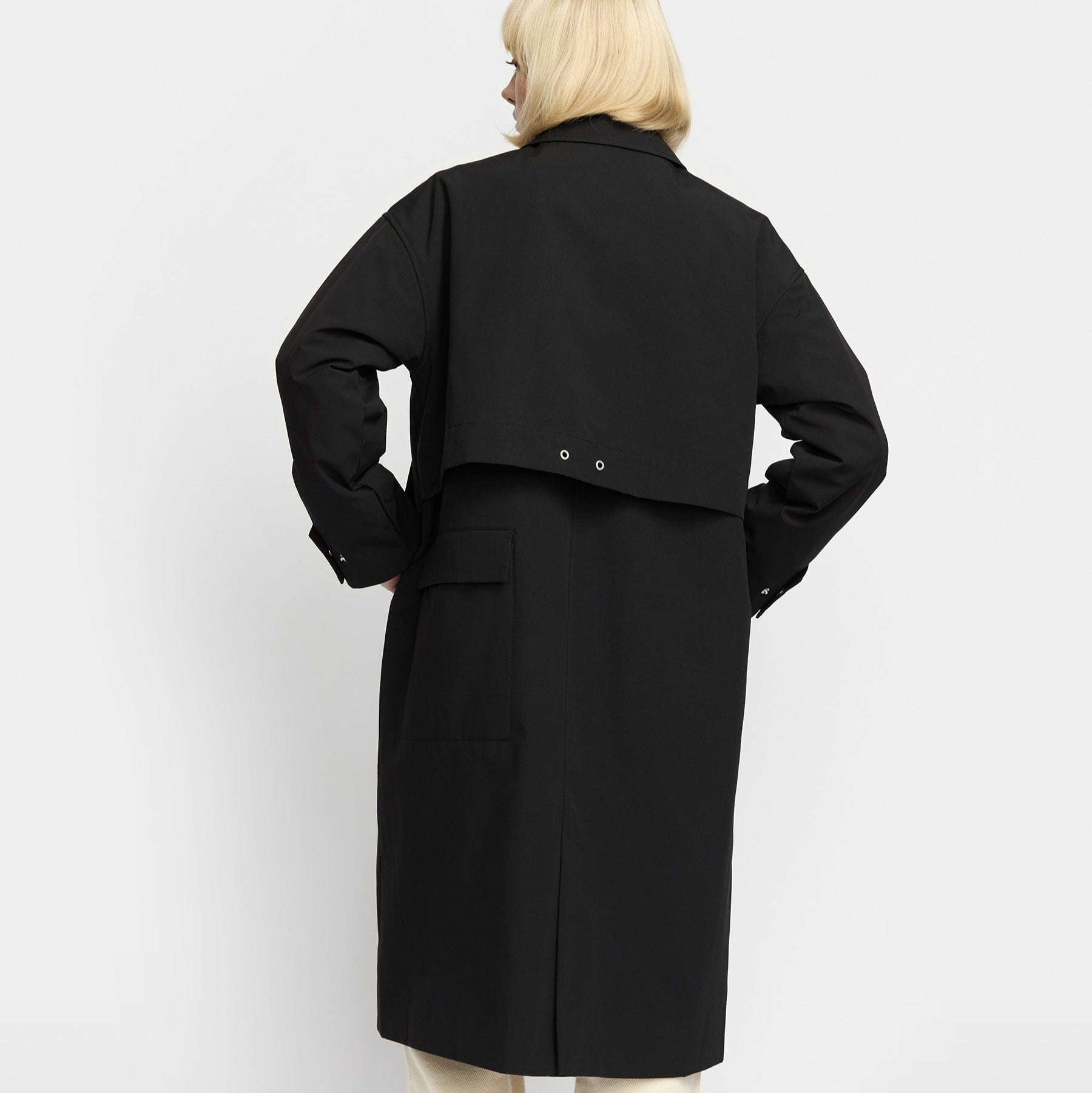 Sort trenchcoat vinterjakke fra Selfhood