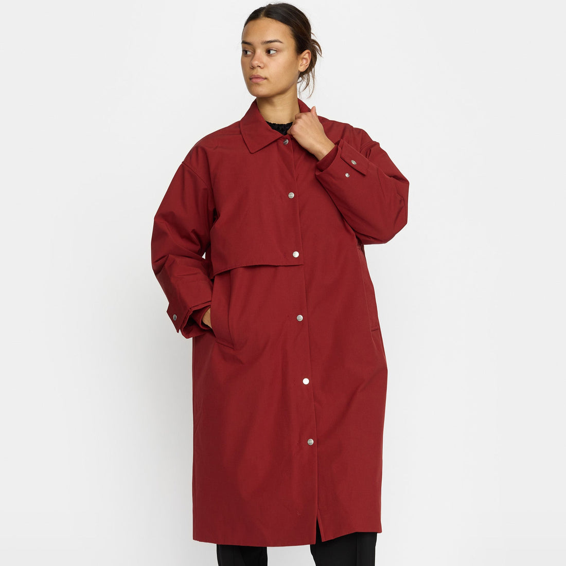 Rød/bordeaux trenchcoat vinterjakke fra Selfhood