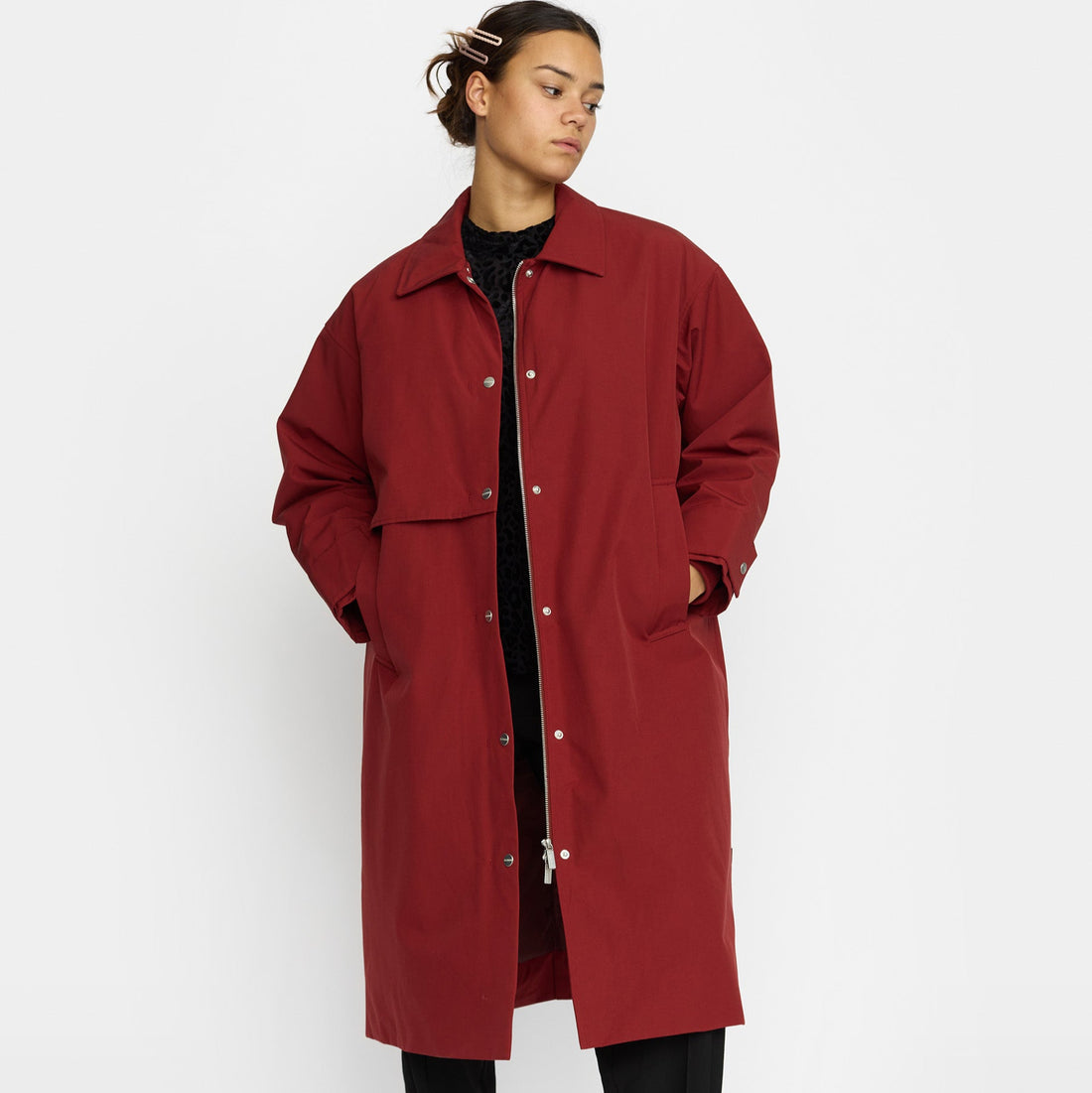 Rød/bordeaux trenchcoat vinterjakke fra Selfhood