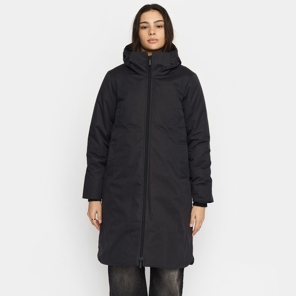 Sort hooded parka fra Selfhood i recycled polyester