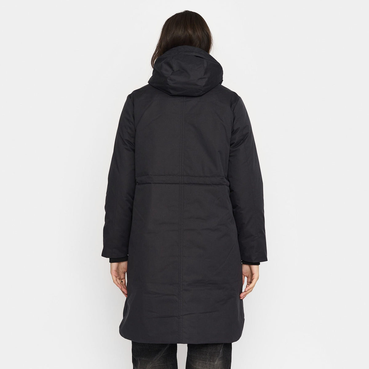 Selfhood sort parka med justerbar hætte og lange ærmer
