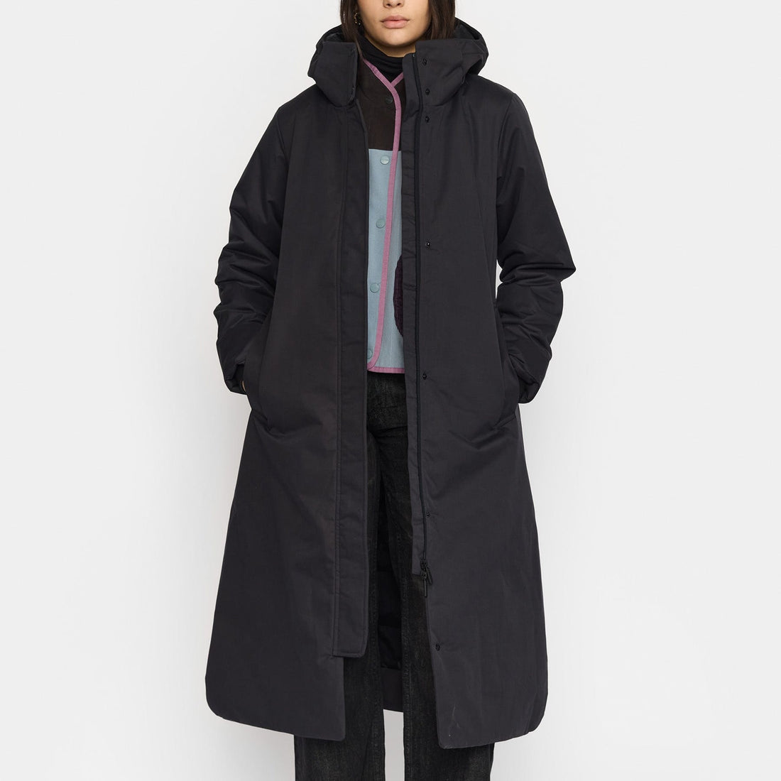 Lang sort hooded parka fra Selfhood med hætte