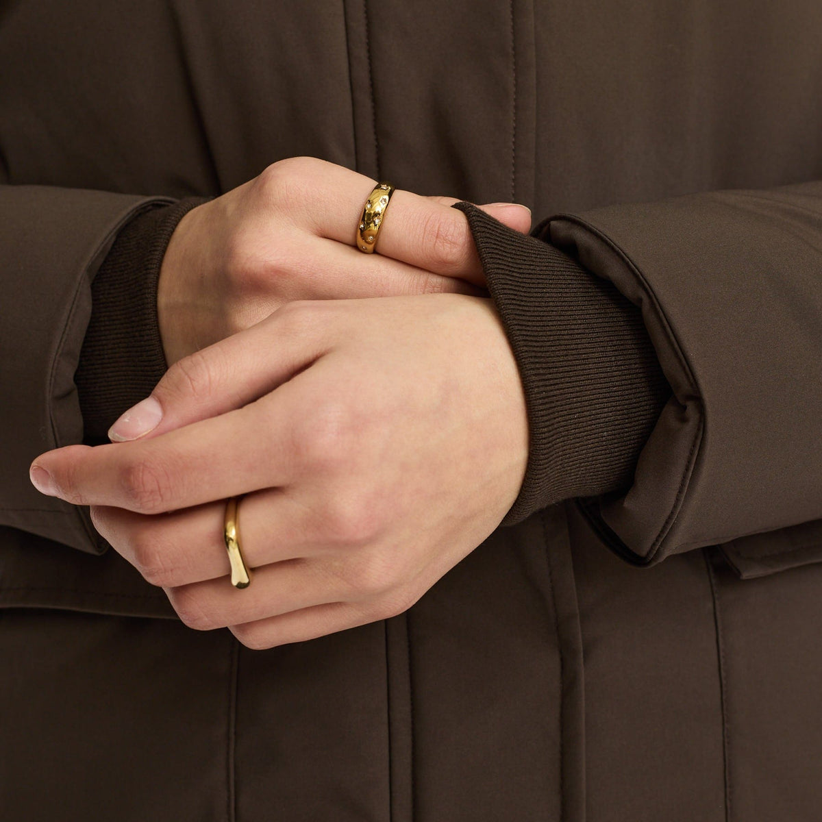 Ribkanter ved parka coat fra selfhood