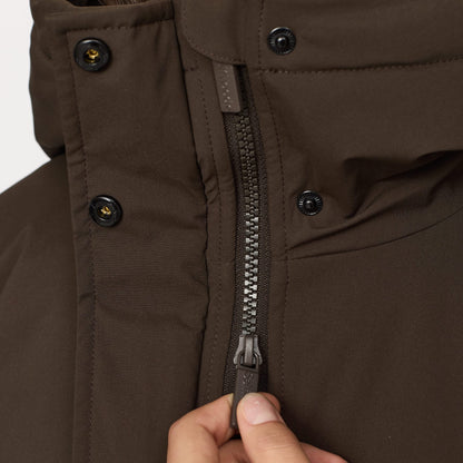 Brun dame parka coat fra Selfhood med tone-i-tone detaljer